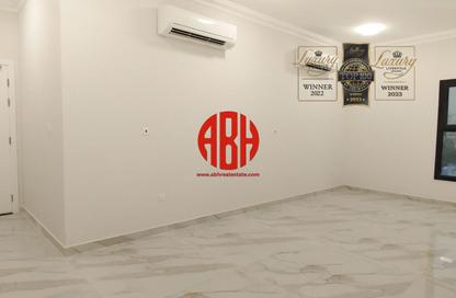 شقة - 3 غرف نوم - 4 حمامات للايجار في شارع الجزيره - فريج بن محمود الشمالي - فريج بن محمود - الدوحة