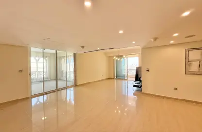 Apartment - 3 Bedrooms - 5 Bathrooms for rent in Viva Central - Viva Bahriyah - The Pearl Island - Doha