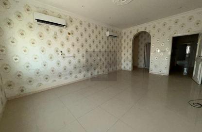 سكن الموظفين - استوديو - 7 حمامات للايجار في شارع المرخية - المرخية - الدوحة