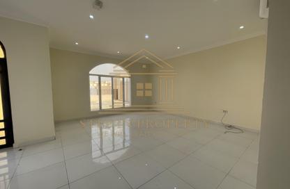 مجمع سكني - 6 غرف نوم - 5 حمامات للايجار في أم صلال علي - أم صلال على - الدوحة