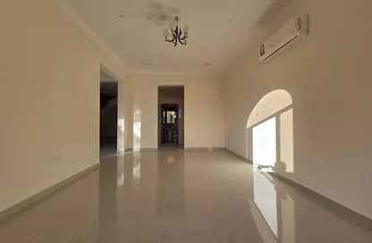 Compound - 5 Bedrooms - 5 Bathrooms for rent in Al Hanaa Street - Al Gharrafa - Doha