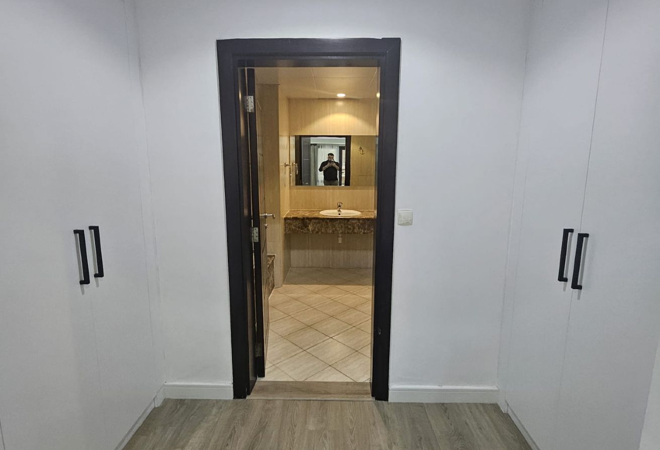 LUXURIOUS FF 1 BEDROOM APARTMENT IN HEART OF PEARL thumbnail 14