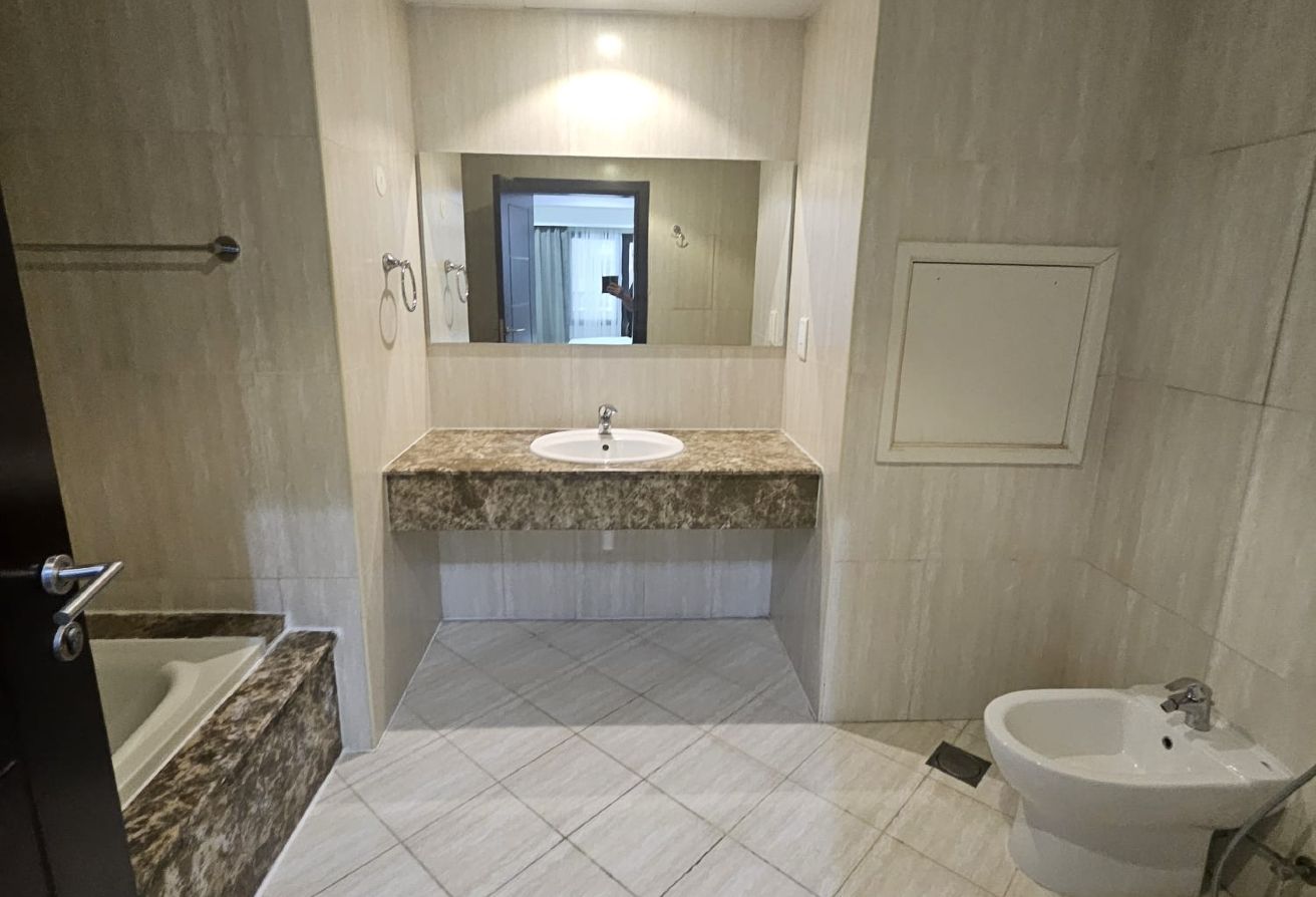 LUXURIOUS FF 1 BEDROOM APARTMENT IN HEART OF PEARL thumbnail 15