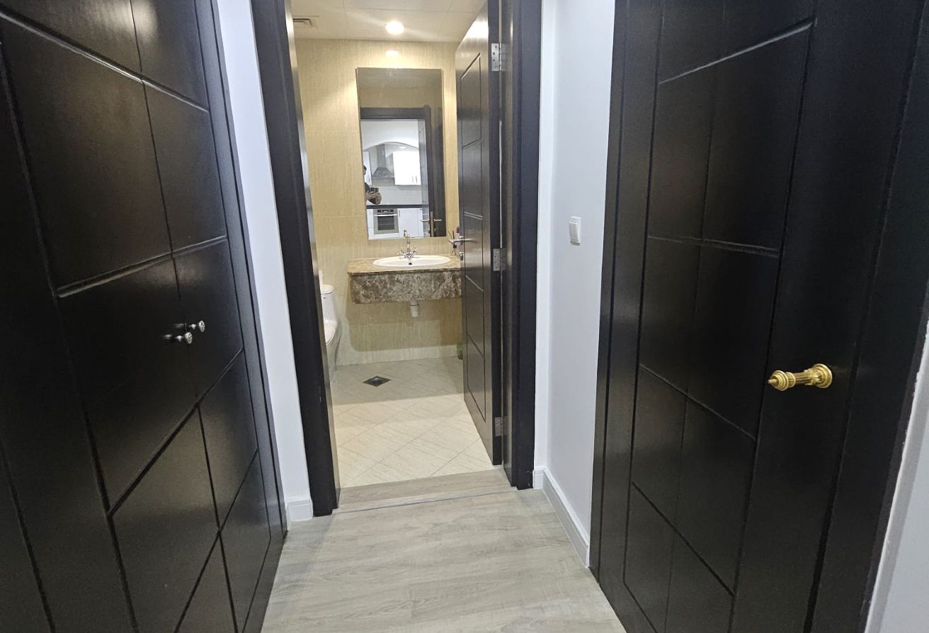 LUXURIOUS FF 1 BEDROOM APARTMENT IN HEART OF PEARL thumbnail 12
