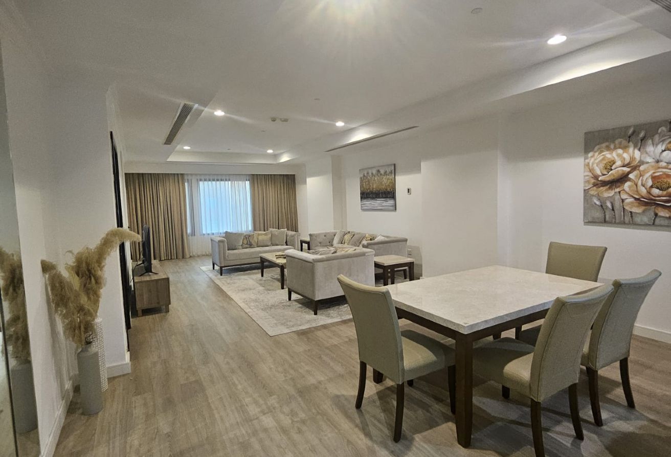 LUXURIOUS FF 1 BEDROOM APARTMENT IN HEART OF PEARL thumbnail 3