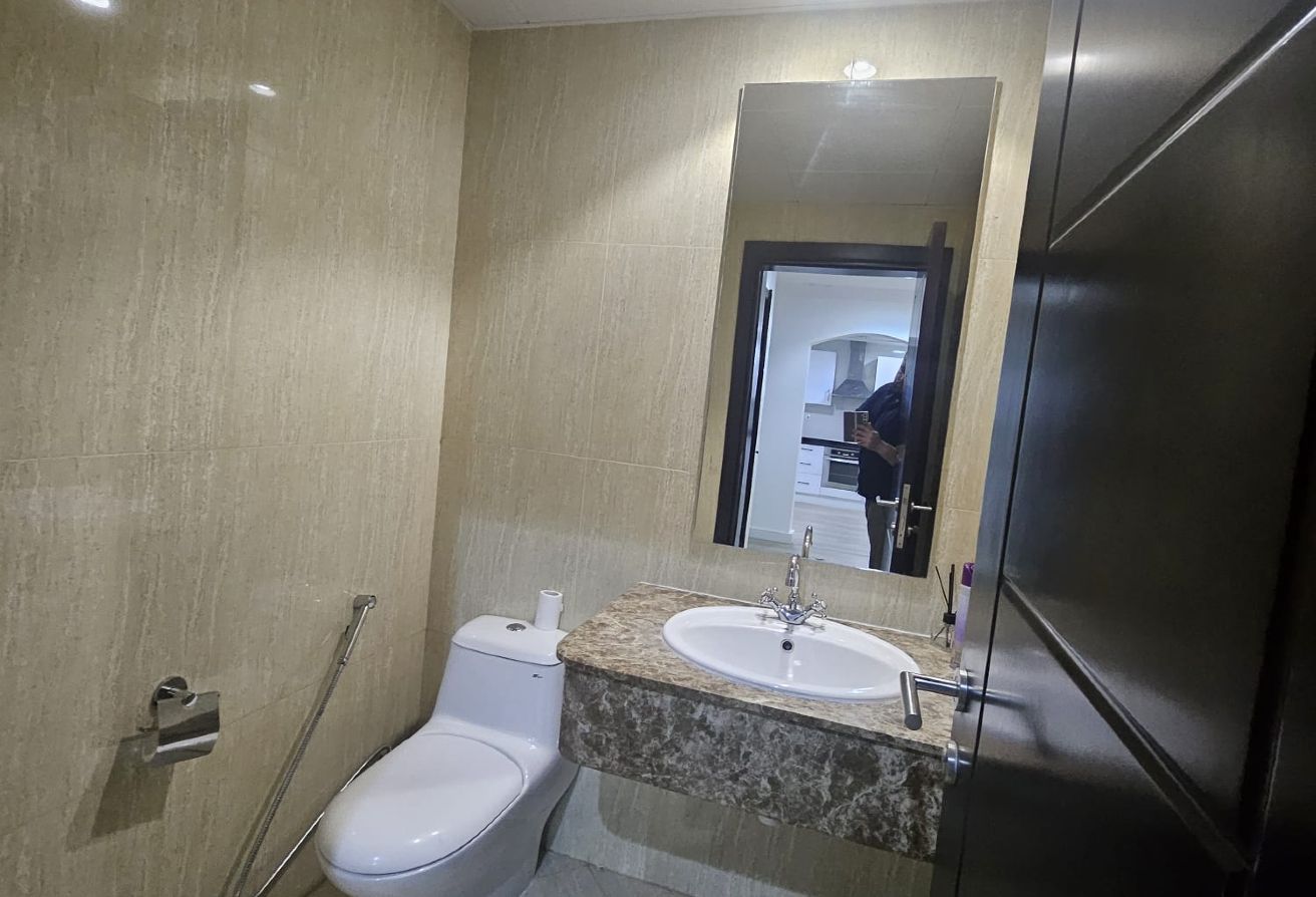 LUXURIOUS FF 1 BEDROOM APARTMENT IN HEART OF PEARL thumbnail 16