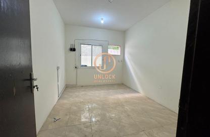 Labor Camp - Studio - 1 Bathroom for rent in Industrial Area 4 - Industrial Area - Industrial Area - Doha