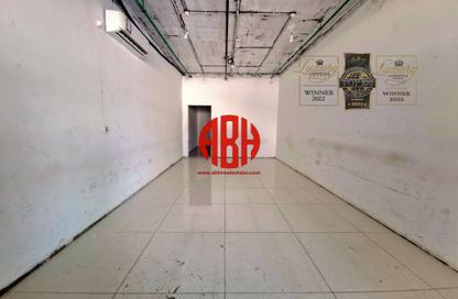 Shop - Studio - 1 Bathroom for rent in West Bay Tower - West Bay - West Bay - Doha