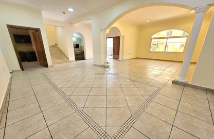 Compound - 3 Bedrooms - 3 Bathrooms for rent in Muraikh - AlMuraikh - Doha
