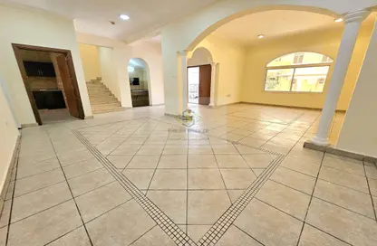 Compound - 3 Bedrooms - 3 Bathrooms for rent in Muraikh - AlMuraikh - Doha
