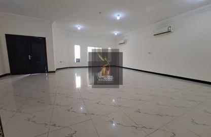 Compound - 5 Bedrooms - 4 Bathrooms for rent in Ain Khaled Villas - Ain Khaled - Doha
