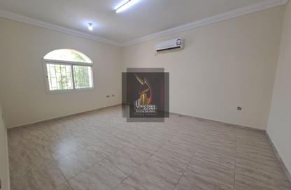 Compound - 5 Bedrooms - 4 Bathrooms for rent in Ain Khaled Villas - Ain Khaled - Doha