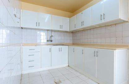 Apartment - 2 Bedrooms - 2 Bathrooms for rent in EB12 - Fereej Bin Mahmoud North - Fereej Bin Mahmoud - Doha