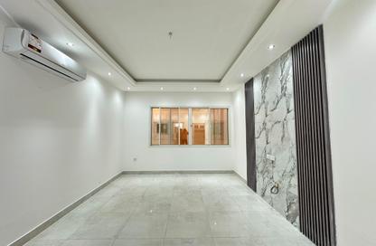 Apartment - 2 Bedrooms - 2 Bathrooms for rent in Al Mansoura - Al Mansoura - Doha