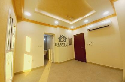 Apartment - 1 Bedroom - 2 Bathrooms for rent in Al Aman Street - Umm Ghuwailina - Doha