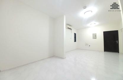 Apartment - 2 - 2 for rent in Al Khayareen Tower - Old Salata - Salata - Doha