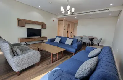 Apartment - 3 Bedrooms - 5 Bathrooms for rent in Floresta Gardens - Floresta Gardens - The Pearl Island - Doha