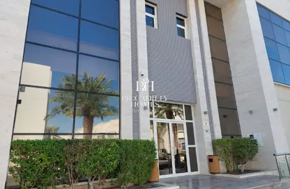 مجمع سكني - 3 غرف نوم - 4 حمامات للايجار في شارع الوعب - الوعب - الدوحة