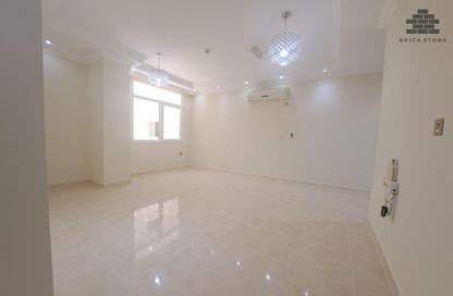 Apartment - 2 Bedrooms - 2 Bathrooms for rent in Anas Street - Fereej Bin Mahmoud North - Fereej Bin Mahmoud - Doha