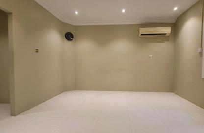Apartment - Studio - 1 Bathroom for rent in Souk Al gharaffa - Al Gharrafa - Doha