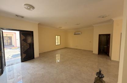 Villa - 4 - 4 for rent in Al Kheesa - Al Kheesa - Umm Salal Mohammed
