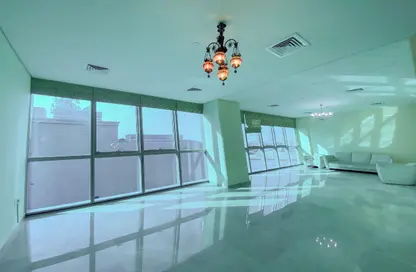 Apartment - 3 Bedrooms - 5 Bathrooms for rent in Zig Zag Towers - West Bay - Doha