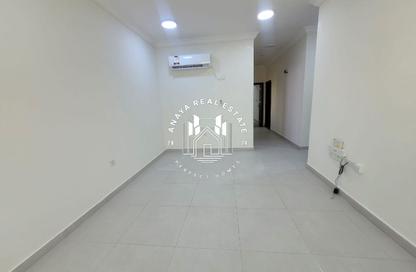 Apartment - 2 Bedrooms - 2 Bathrooms for rent in Bin Omran - Fereej Bin Omran - Doha Apartment - 2 Bedrooms - 2 Bathrooms for rent in Bin Omran - Fereej Bin Omran - Doha
