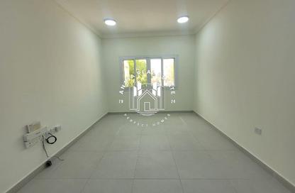 Apartment - 2 Bedrooms - 2 Bathrooms for rent in Bin Omran - Fereej Bin Omran - Doha