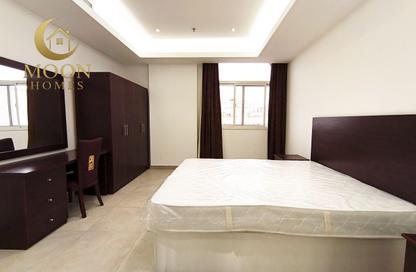 Apartment - 2 Bedrooms - 2 Bathrooms for rent in Umm Ghuwalina - Umm Ghuwailina - Doha