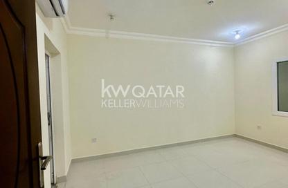 Apartment - 2 Bedrooms - 3 Bathrooms for rent in Bin Omran - Fereej Bin Omran - Doha