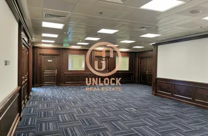 مساحات مكتبية - 4 غرف نوم - 2 حمامات للايجار في برج وست باي - الخليج الجنوبي - الخليج الغربي - الدوحة