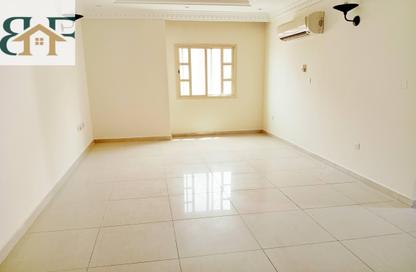 Apartment - 2 Bedrooms - 2 Bathrooms for rent in Al Mansoura - Al Mansoura - Doha