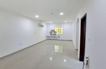 Apartment - 2 Bedrooms - 2 Bathrooms for rent in Hiteen Street - Al Muntazah - Doha