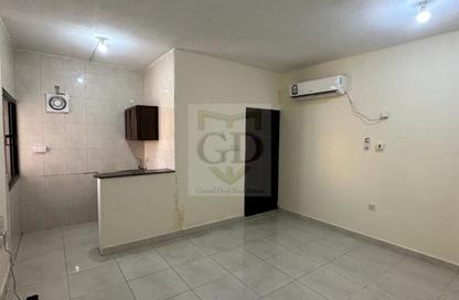 Apartment - Studio - 1 Bathroom for rent in Old Airport Road - Old Airport Road - Doha Apartment - Studio - 1 Bathroom for rent in Old Airport Road - Old Airport Road - Doha