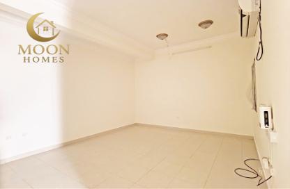 Apartment - 1 Bedroom - 1 Bathroom for rent in Umm Ghuwailina 4 - Umm Ghuwailina - Doha Apartment - 1 Bedroom - 1 Bathroom for rent in Umm Ghuwailina 4 - Umm Ghuwailina - Doha