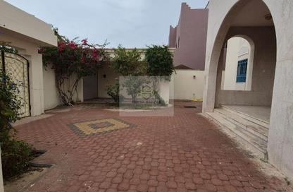 Villa - 3 Bedrooms - 4 Bathrooms for rent in New Salata - Salata - Doha