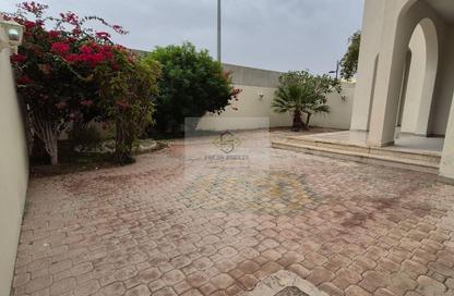 Villa - 3 Bedrooms - 4 Bathrooms for rent in New Salata - Salata - Doha