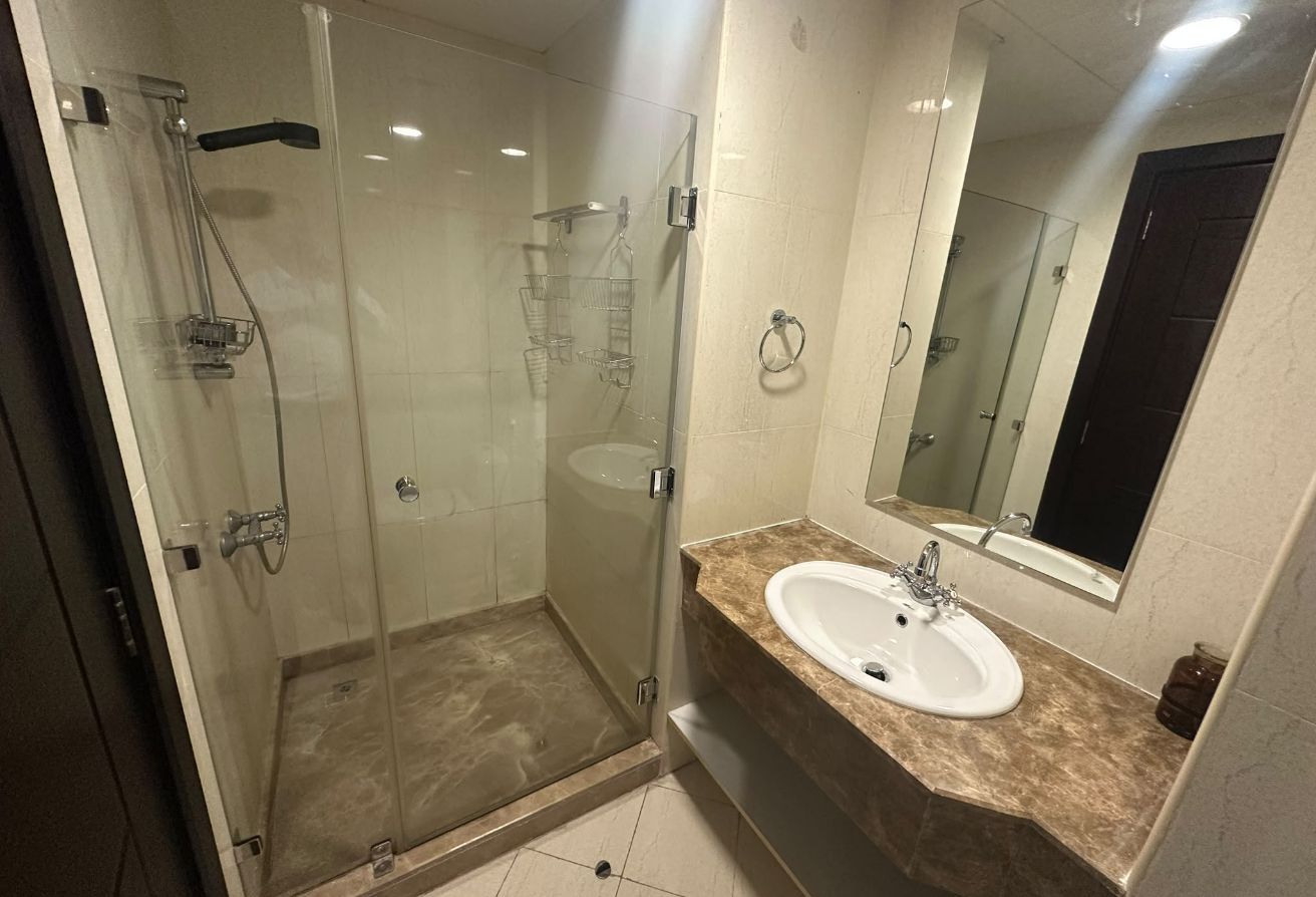 1 Bedroom + Office | semi furnished| Porto Arabia, thumbnail 6
