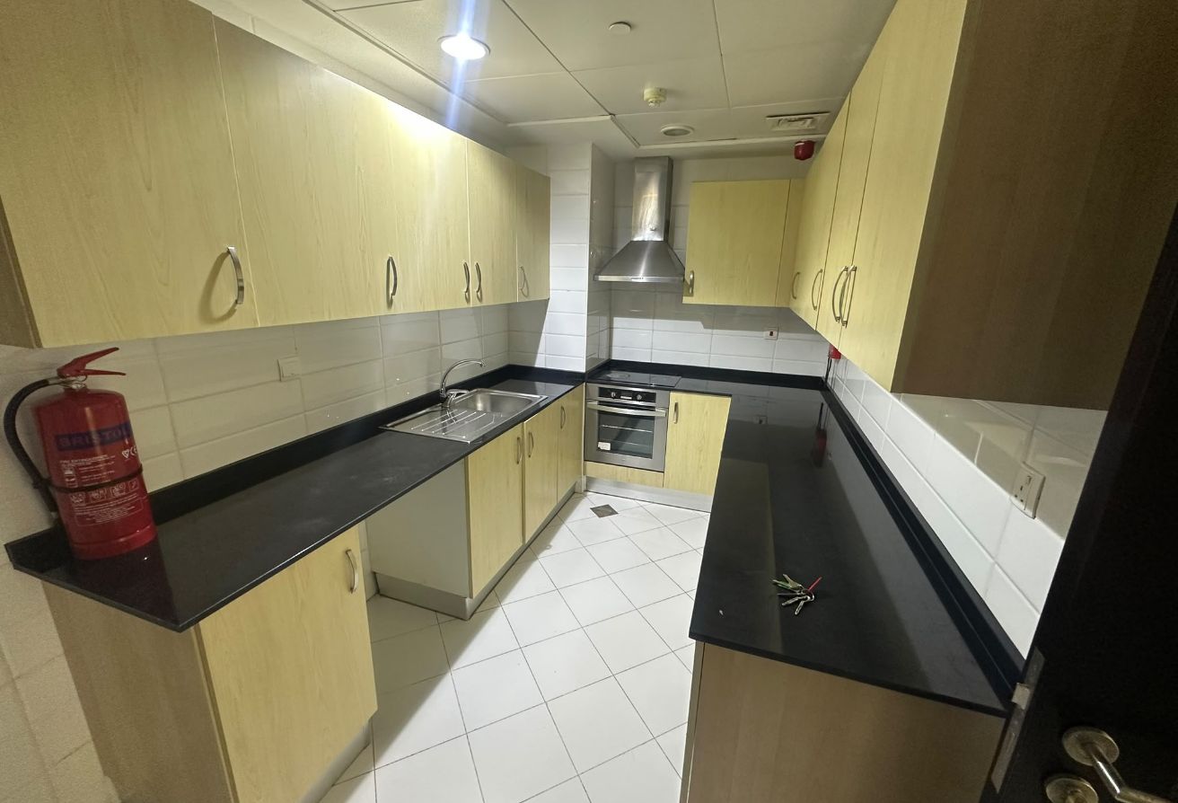 1 Bedroom + Office | semi furnished| Porto Arabia, thumbnail 8