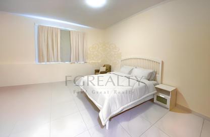 Apartment - 2 Bedrooms - 3 Bathrooms for sale in Viva West - Viva Bahriyah - The Pearl Island - Doha