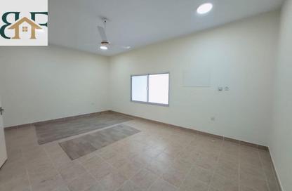 Apartment - 2 Bedrooms - 2 Bathrooms for rent in Umm Ghwailina Comm - Umm Ghuwalina - Umm Ghuwailina - Doha