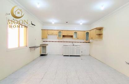 Apartment - 1 Bedroom - 1 Bathroom for rent in Umm Ghuwailina 4 - Umm Ghuwailina - Doha
