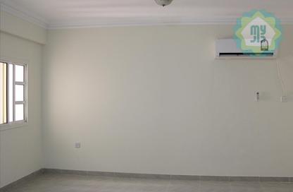 Apartment - 2 Bedrooms - 2 Bathrooms for rent in Al Khazin Street - Madinat Khalifa South - Madinat Khalifa - Doha