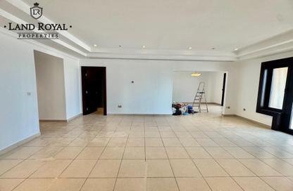 Apartment - 2 Bedrooms - 4 Bathrooms for sale in West Porto Drive - Porto Arabia - The Pearl Island - Doha
