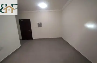 شقة - غرفة نوم - 1 حمام للايجار في ام غوالينا تجارية - ام غويلينا - أم غويلينا - الدوحة