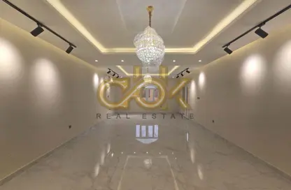 Villa - 5 Bedrooms - 6 Bathrooms for rent in Duhail Villas - Al Duhail - Doha