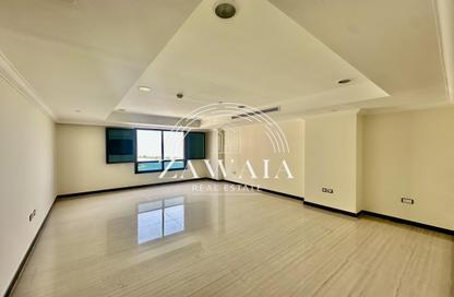 Apartment - 1 Bedroom - 2 Bathrooms for rent in West Porto Drive - Porto Arabia - The Pearl Island - Doha