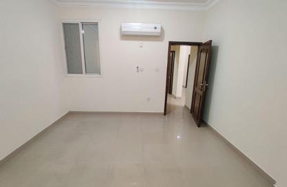Apartment - 2 Bedrooms - 2 Bathrooms for rent in Umm Ghuwailina 4 - Umm Ghuwailina - Doha