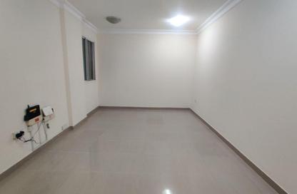 Apartment - 2 Bedrooms - 2 Bathrooms for rent in Umm Ghuwailina 4 - Umm Ghuwailina - Doha
