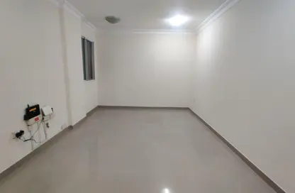 Apartment - 2 Bedrooms - 2 Bathrooms for rent in Umm Ghuwailina 4 - Umm Ghuwailina - Doha